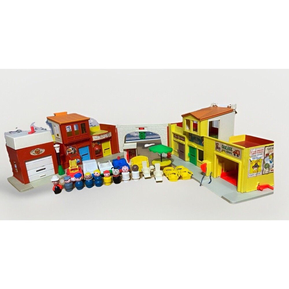 Vintage Fisher Price Little People Play Family Village #997 Near Complete